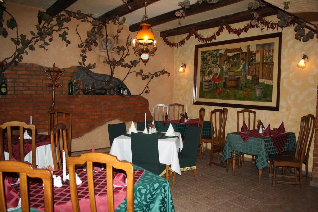 Fkoka Bed & Breakfast Berehove  Bagian luar foto